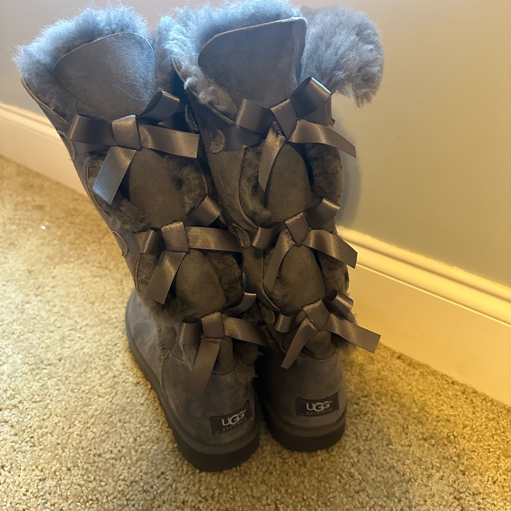 UGG Bailey Bows Gray